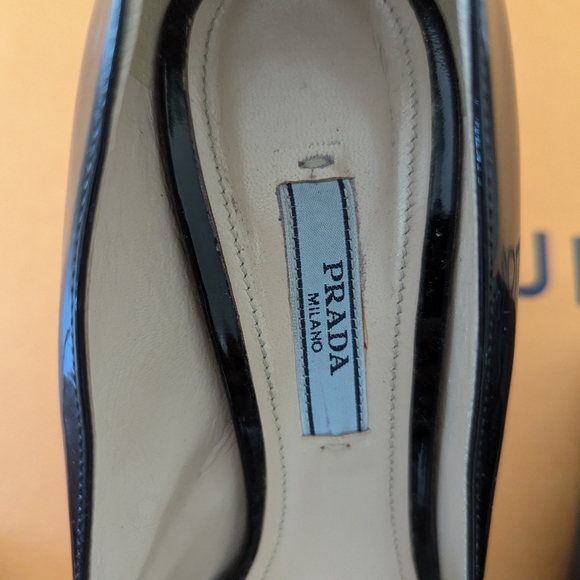 Prada Patent Heels. Excellent Condition. US size 7.5. EU size 38. - Picture 5 of 8